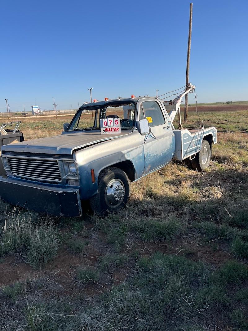 Chevy 350 Tow Truck