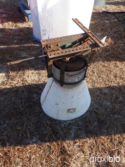 COLE FERTILIZER DISTRIBUTOR