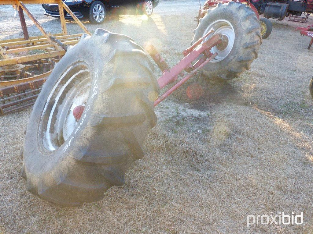 INTERNATIONAL 2388 COMBINE REAR-END w/14.9-24 TIRES