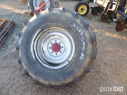 INTERNATIONAL 2388 COMBINE REAR-END w/14.9-24 TIRES
