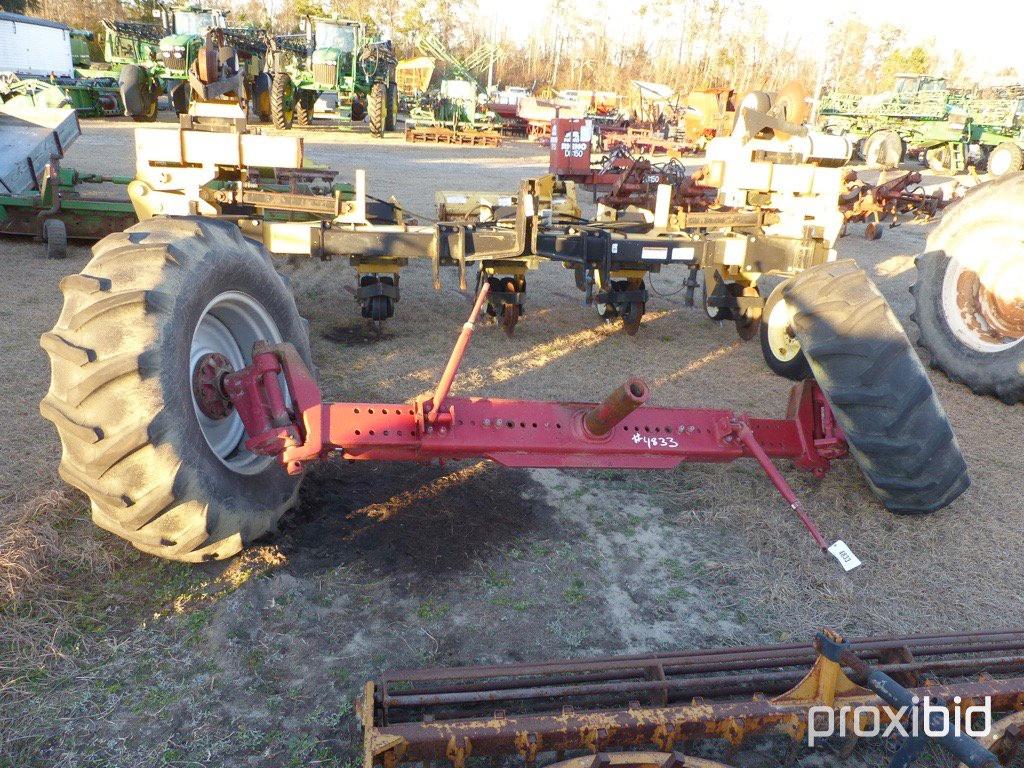 INTERNATIONAL 2388 COMBINE REAR-END w/14.9-24 TIRES