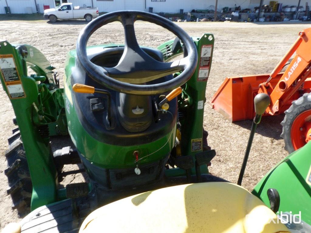 JOHN DEERE 4520 TRACTOR W/ 400X BUCKET, 2WD, OPEN STATION (ODOMETER SHOWS: 1,448.4 HRS) SN# LV4520P1