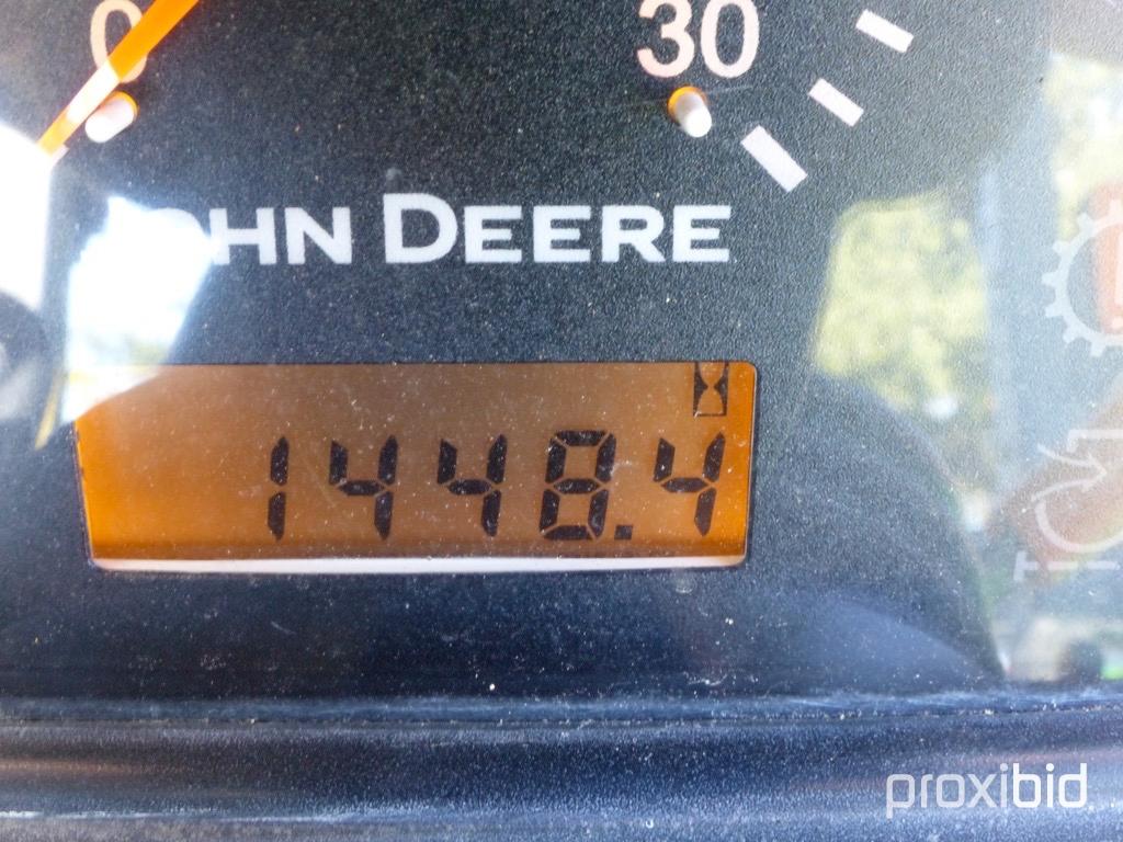 JOHN DEERE 4520 TRACTOR W/ 400X BUCKET, 2WD, OPEN STATION (ODOMETER SHOWS: 1,448.4 HRS) SN# LV4520P1