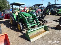 JOHN DEERE 4520 TRACTOR W/ 400X BUCKET, 2WD, OPEN STATION (ODOMETER SHOWS: 1,448.4 HRS) SN# LV4520P1