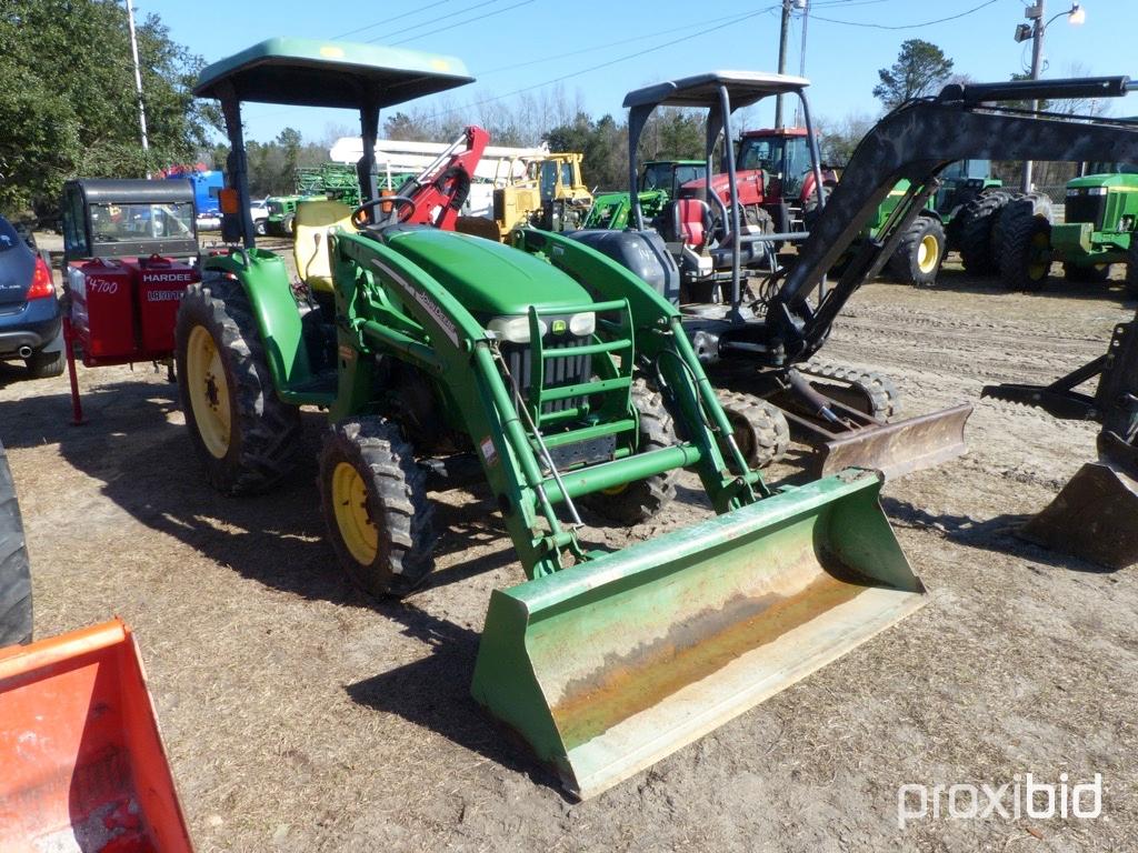 JOHN DEERE 4520 TRACTOR W/ 400X BUCKET, 2WD, OPEN STATION (ODOMETER SHOWS: 1,448.4 HRS) SN# LV4520P1