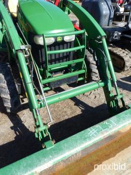 JOHN DEERE 4520 TRACTOR W/ 400X BUCKET, 2WD, OPEN STATION (ODOMETER SHOWS: 1,448.4 HRS) SN# LV4520P1
