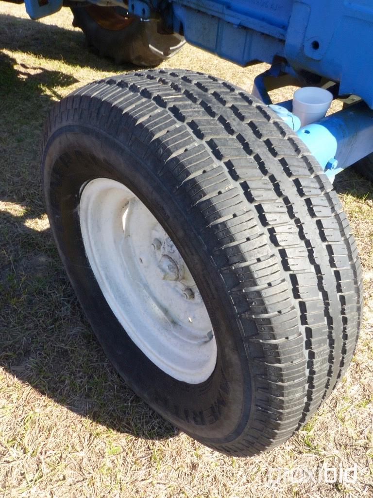FORD 5000 2WD OPEN-STATION TRACTOR (HRS: 930 SHOWING)