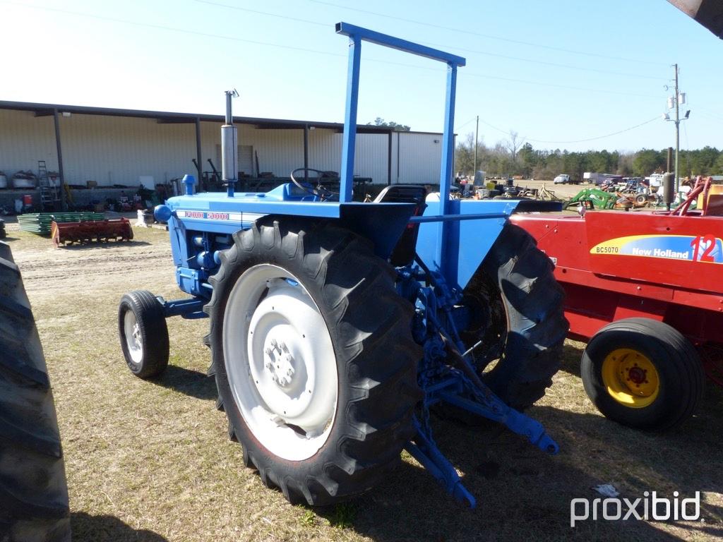 FORD 5000 2WD OPEN-STATION TRACTOR (HRS: 930 SHOWING)