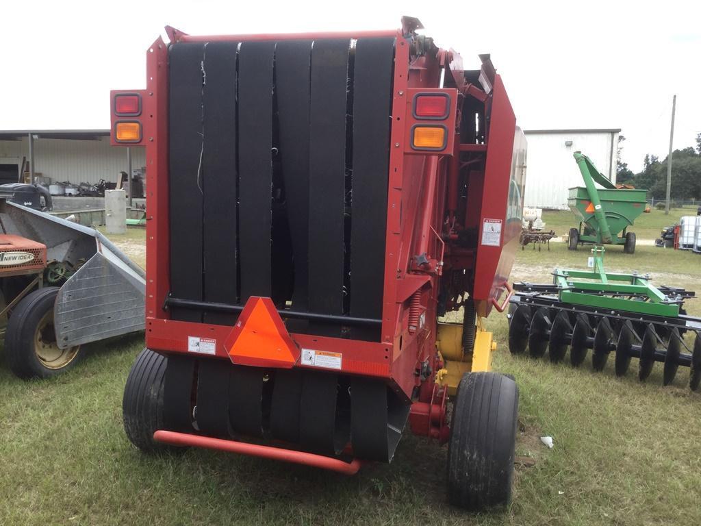 NEW HOLLAND BR740 ROUND HAY BALER