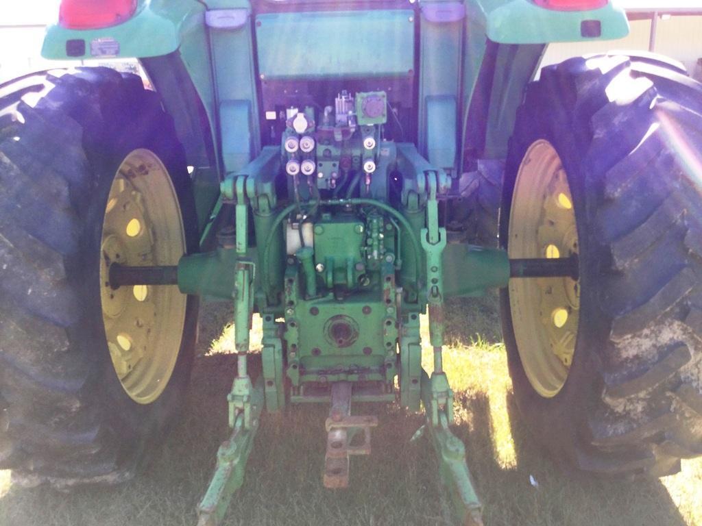 JOHN DEERE 7520 4WD TRACTOR