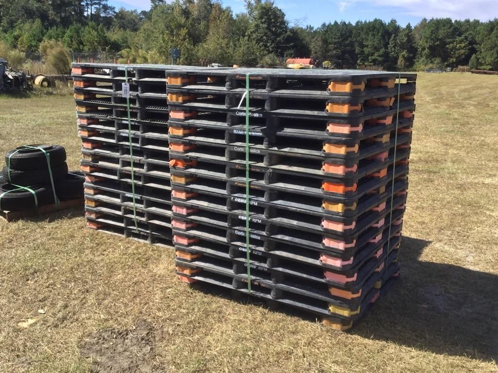 (15) PLASTIC PALLETS