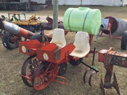 1 ROW MECHANICAL TRANSPLANTER W/ DRIVE TIRE