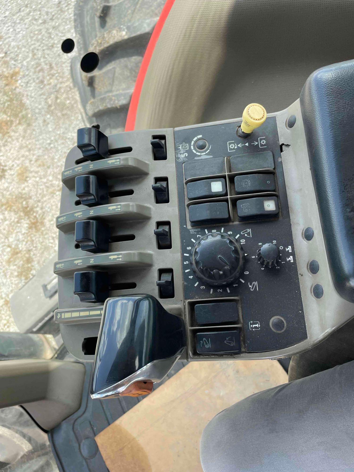 Case International Mx 215 Magnum Tractor w/ 6906.1 Hrs SN Z6RZ02904... Power shift full / power