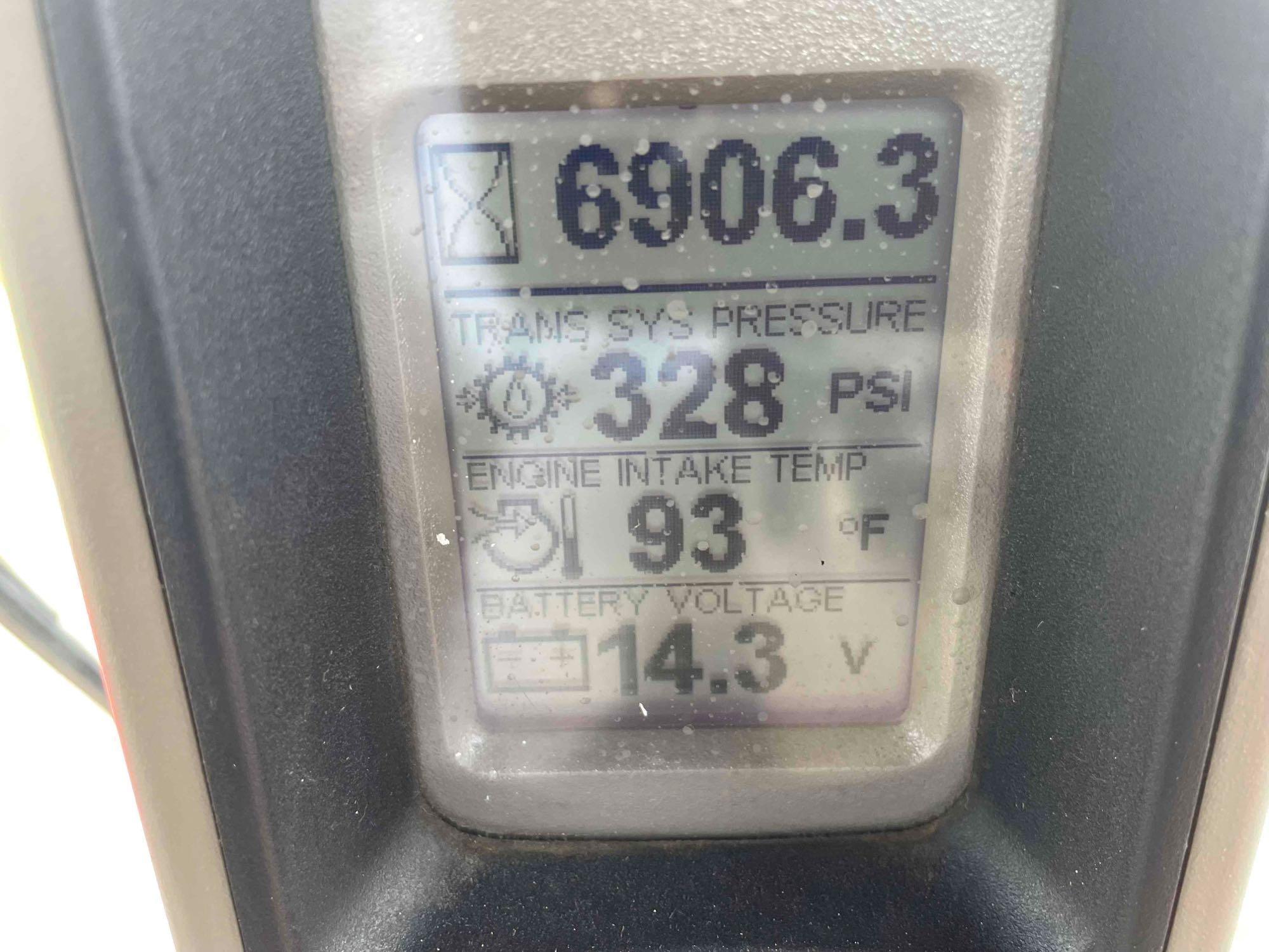 Case International Mx 215 Magnum Tractor w/ 6906.1 Hrs SN Z6RZ02904... Power shift full / power