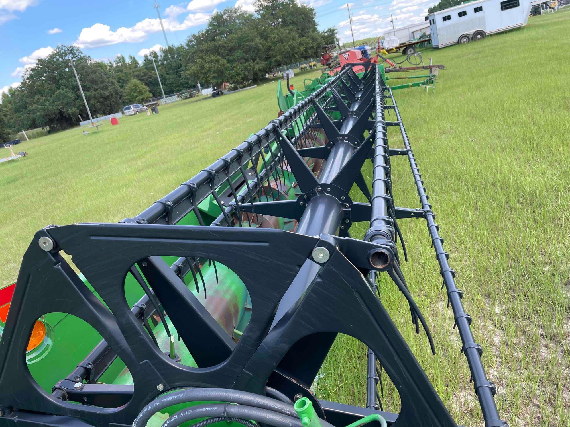 John Deere 930F Grain Head Full Finger SN *H00930F697321* ...