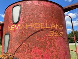 New Holland 352 Feed Grinder Mixer... W/ unloading auger extension...