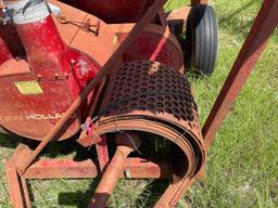 New Holland 352 Feed Grinder Mixer... W/ unloading auger extension...
