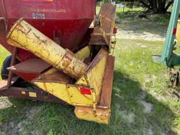 New Holland 352 Feed Grinder Mixer... W/ unloading auger extension...