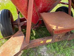 New Holland 352 Feed Grinder Mixer... W/ unloading auger extension...