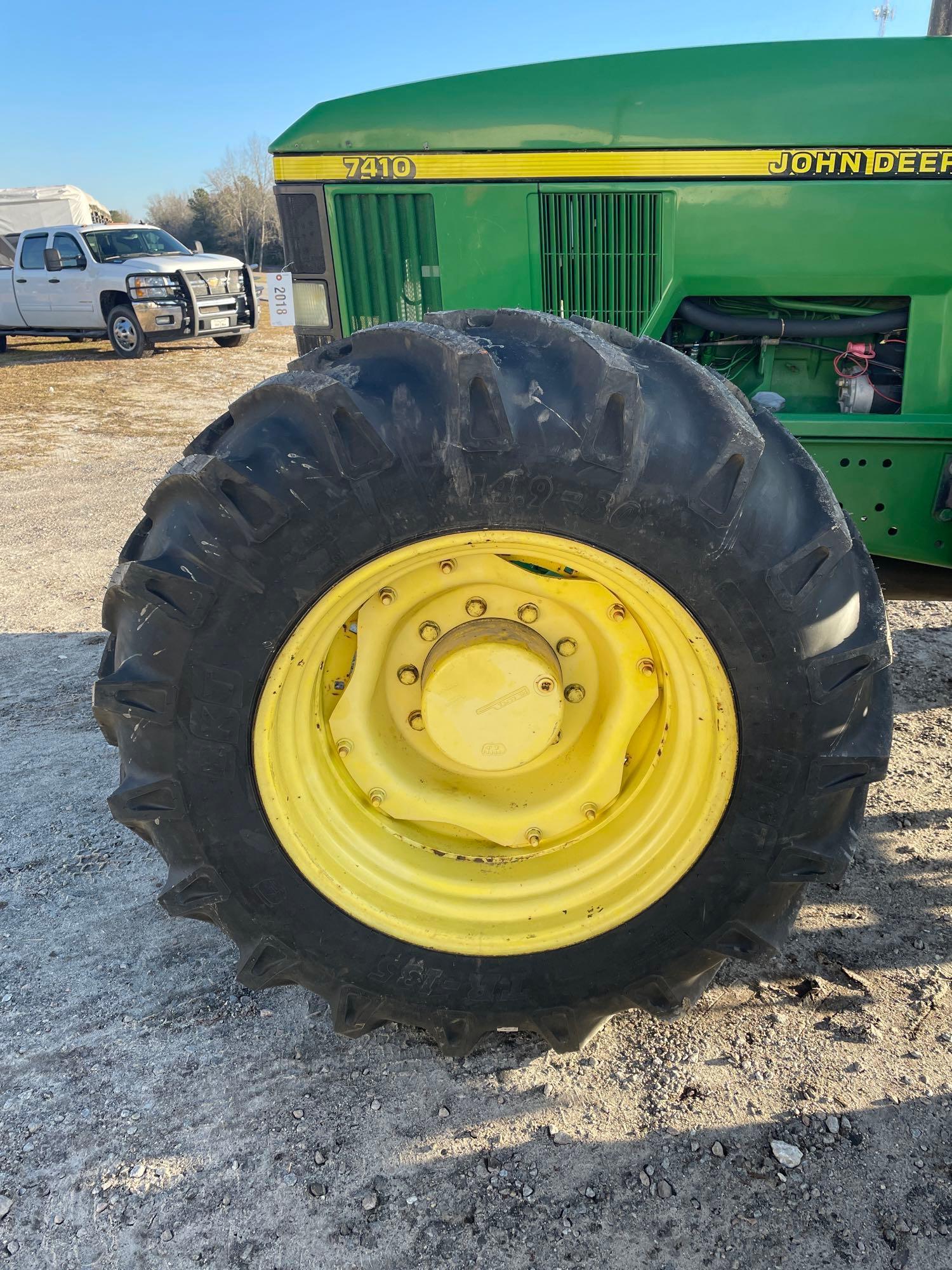 John Deere 7410