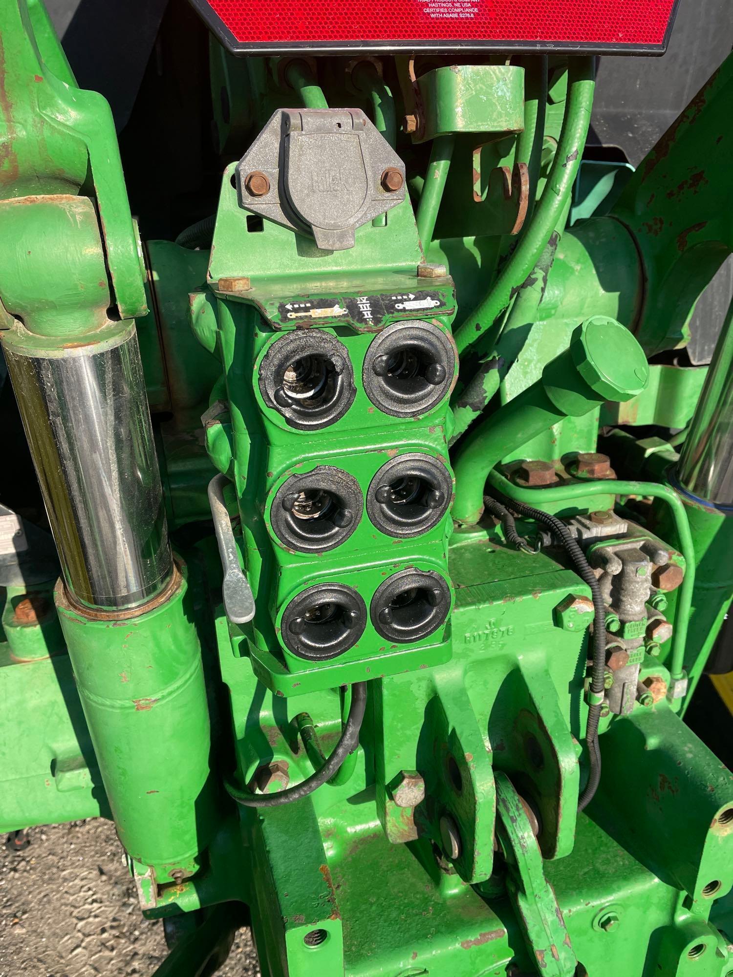 John Deere 7410