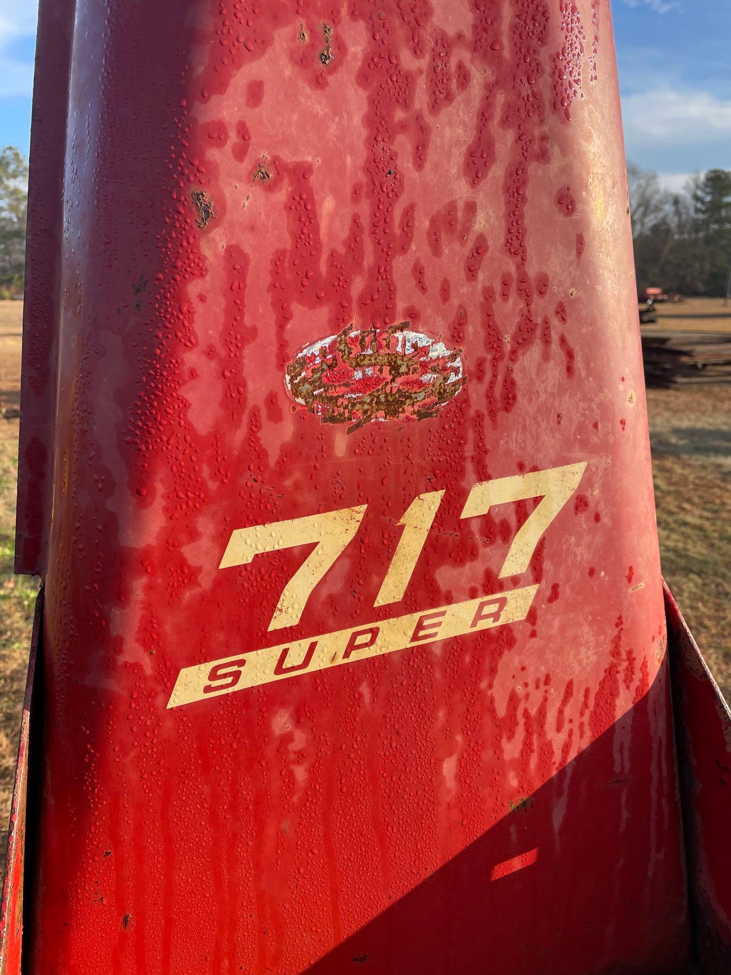 New Holland 717 Super