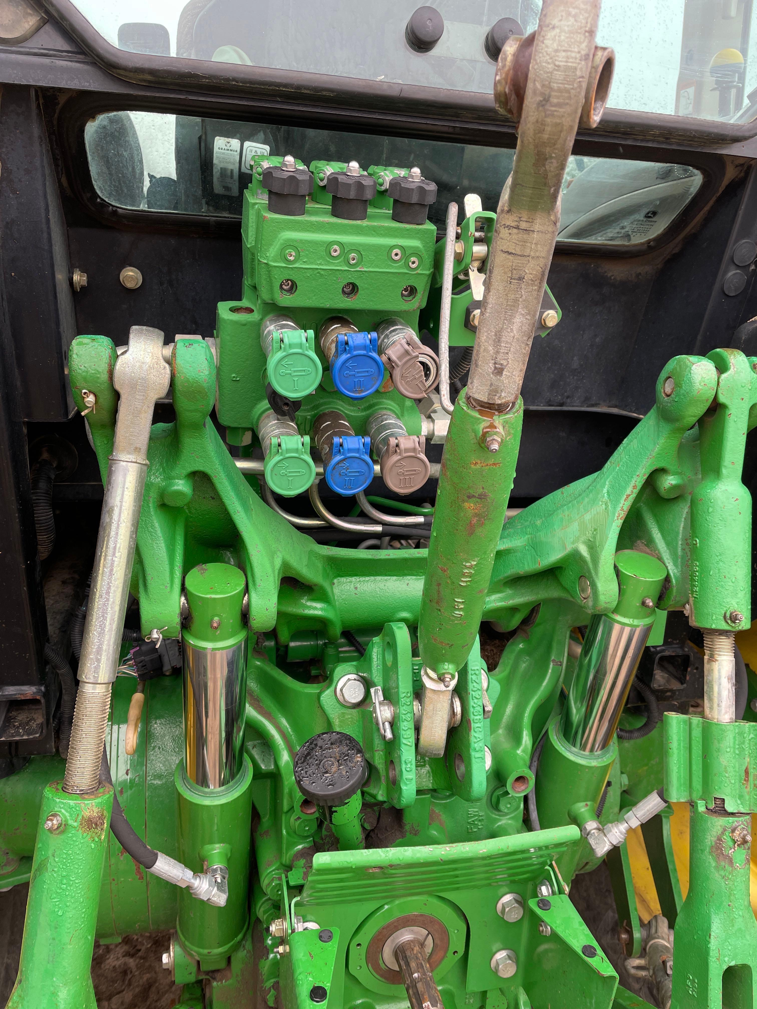 JOHN DEERE 5115M TRACTOR