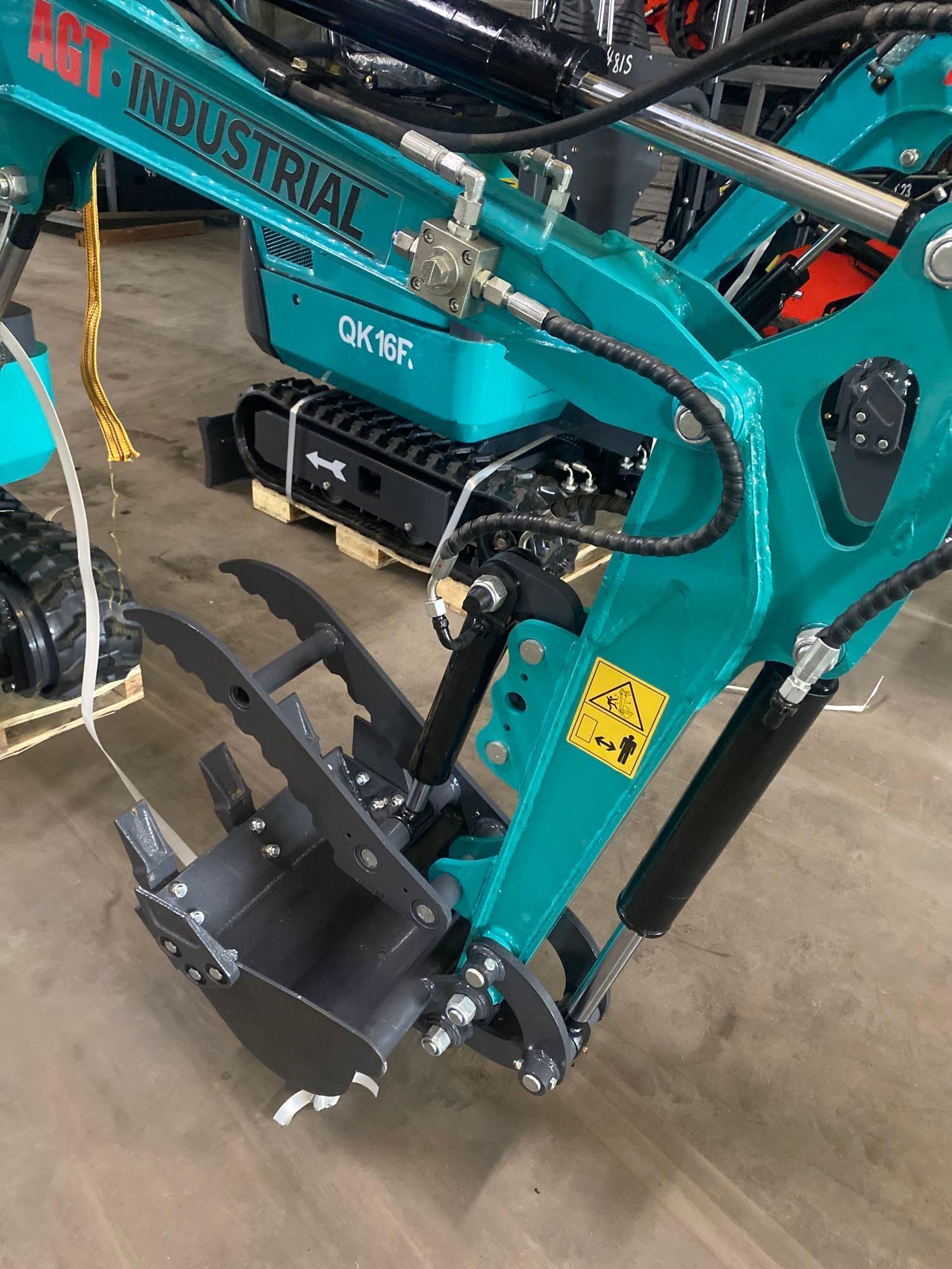 AGT EXCAVATOR QK16R