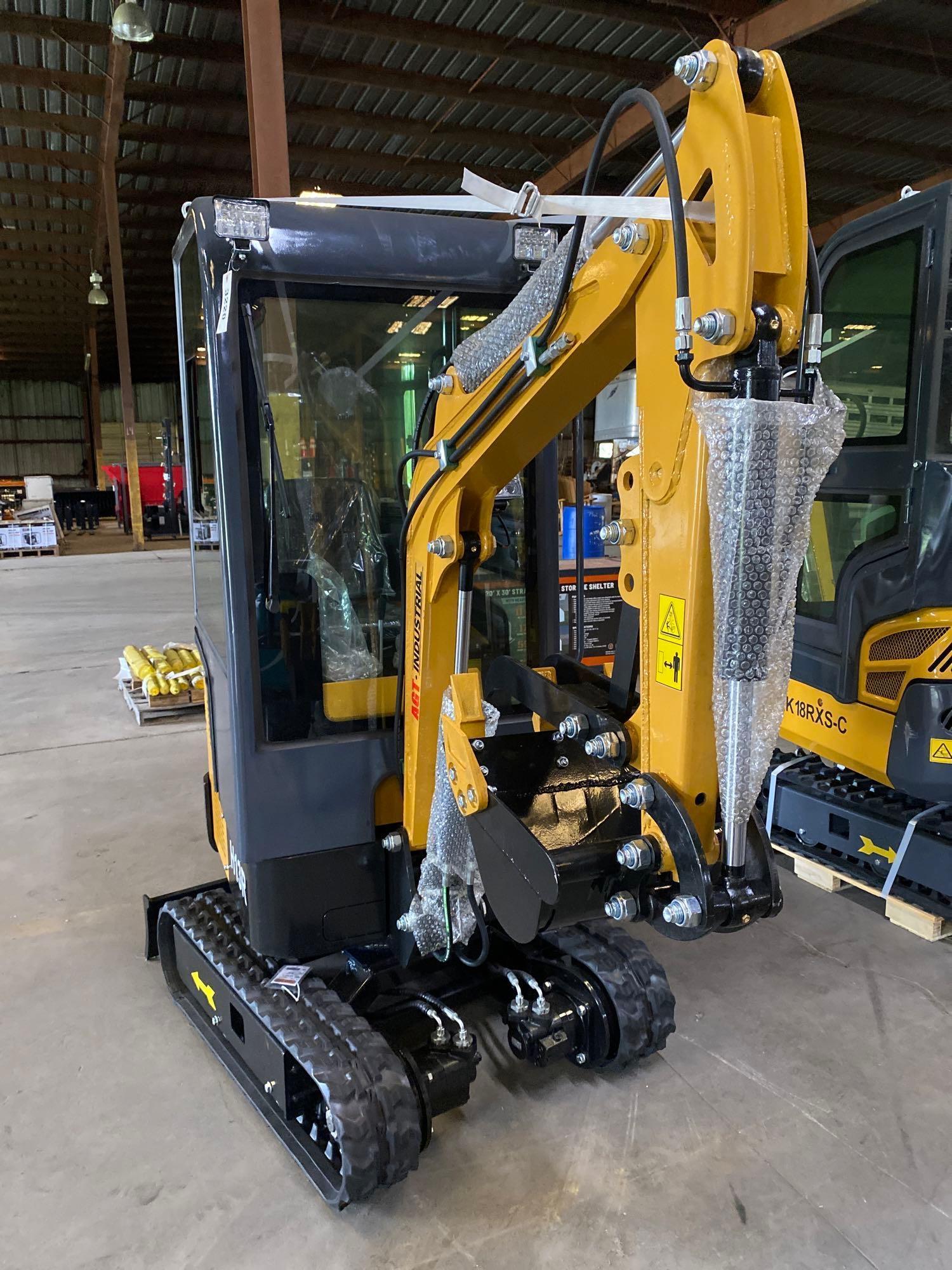 MINI EXCAVATOR H13R