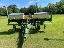 JOHN DEERE PLANTER