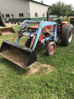 IH 284 w/ Loader & Bucket