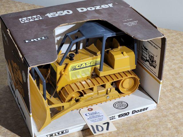 1/16 Ertl Cse 1550 Dozer (NIB) Die Cast