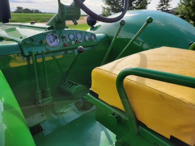 John Deere Model 820 Dsl