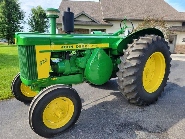 John Deere Model 820 Dsl