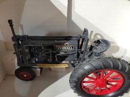 Scale Models Country Classics Farmall F12