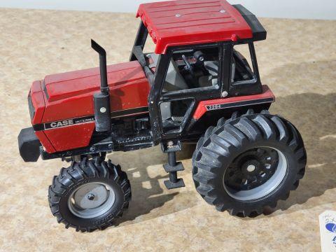 Ertl International 5288 Tractor and Case