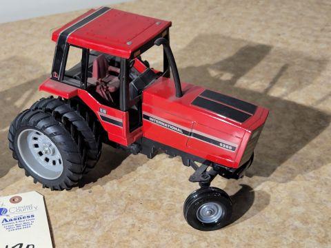 Ertl International 5288 Tractor and Case