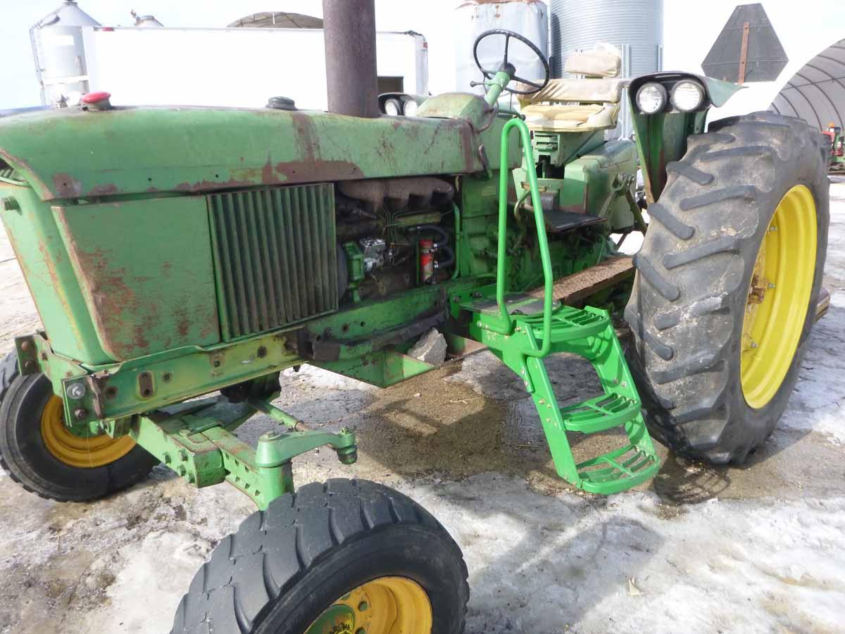 JD 2520 Tractor