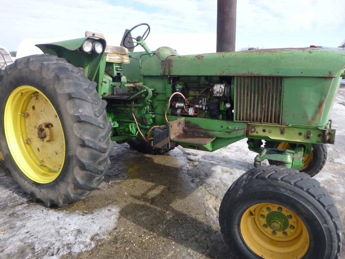 JD 2520 Tractor