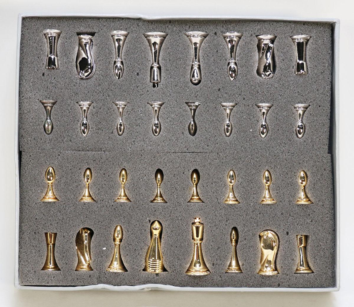The Official Franklin Mint 1994 Star Trek Tridimensional 3D Chess Set
