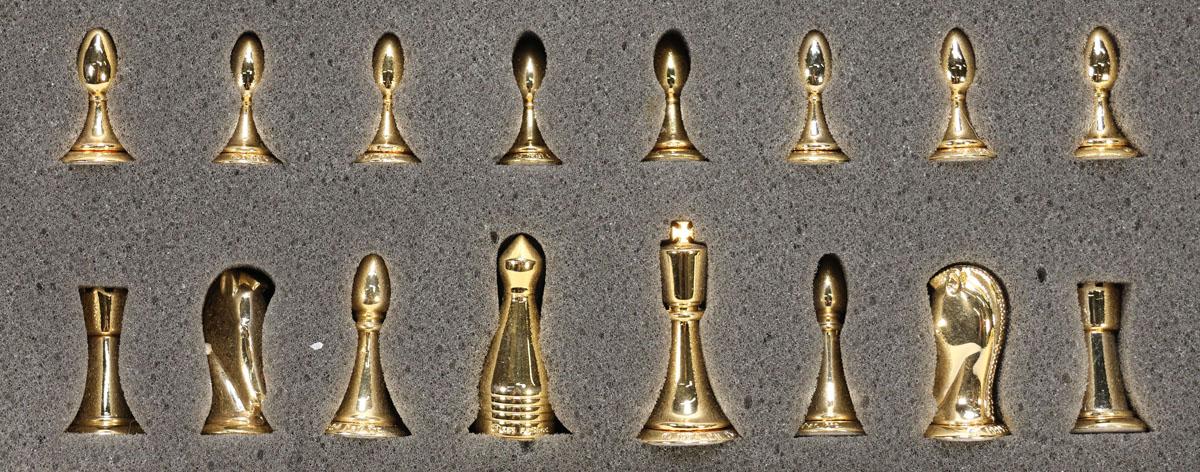 The Official Franklin Mint 1994 Star Trek Tridimensional 3D Chess Set