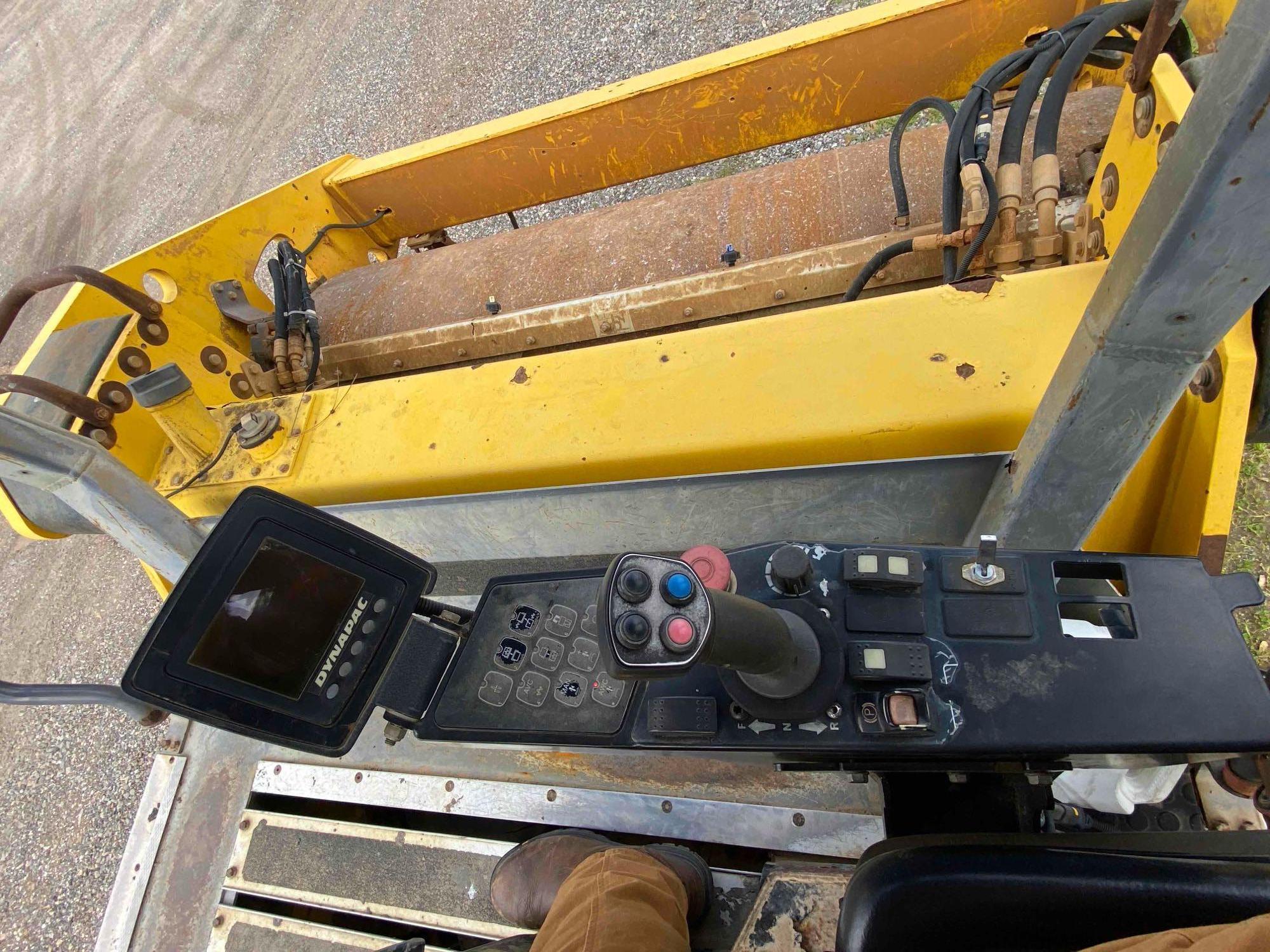 2015 Dynapac CC6200
