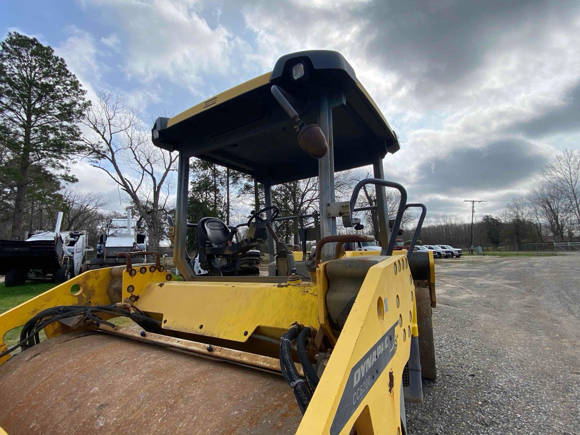 2015 Dynapac CC6200