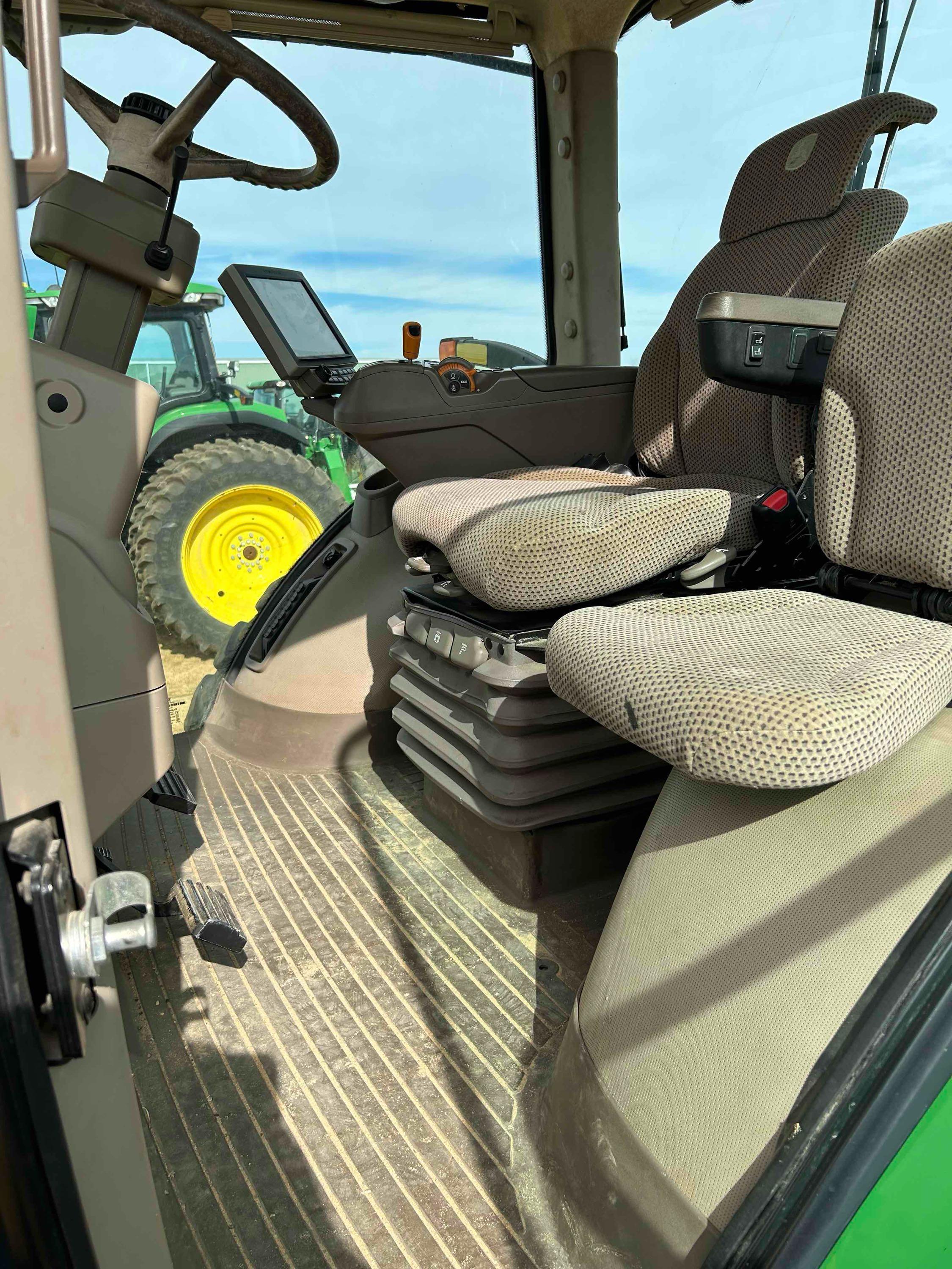 2017 John Deere 8370R