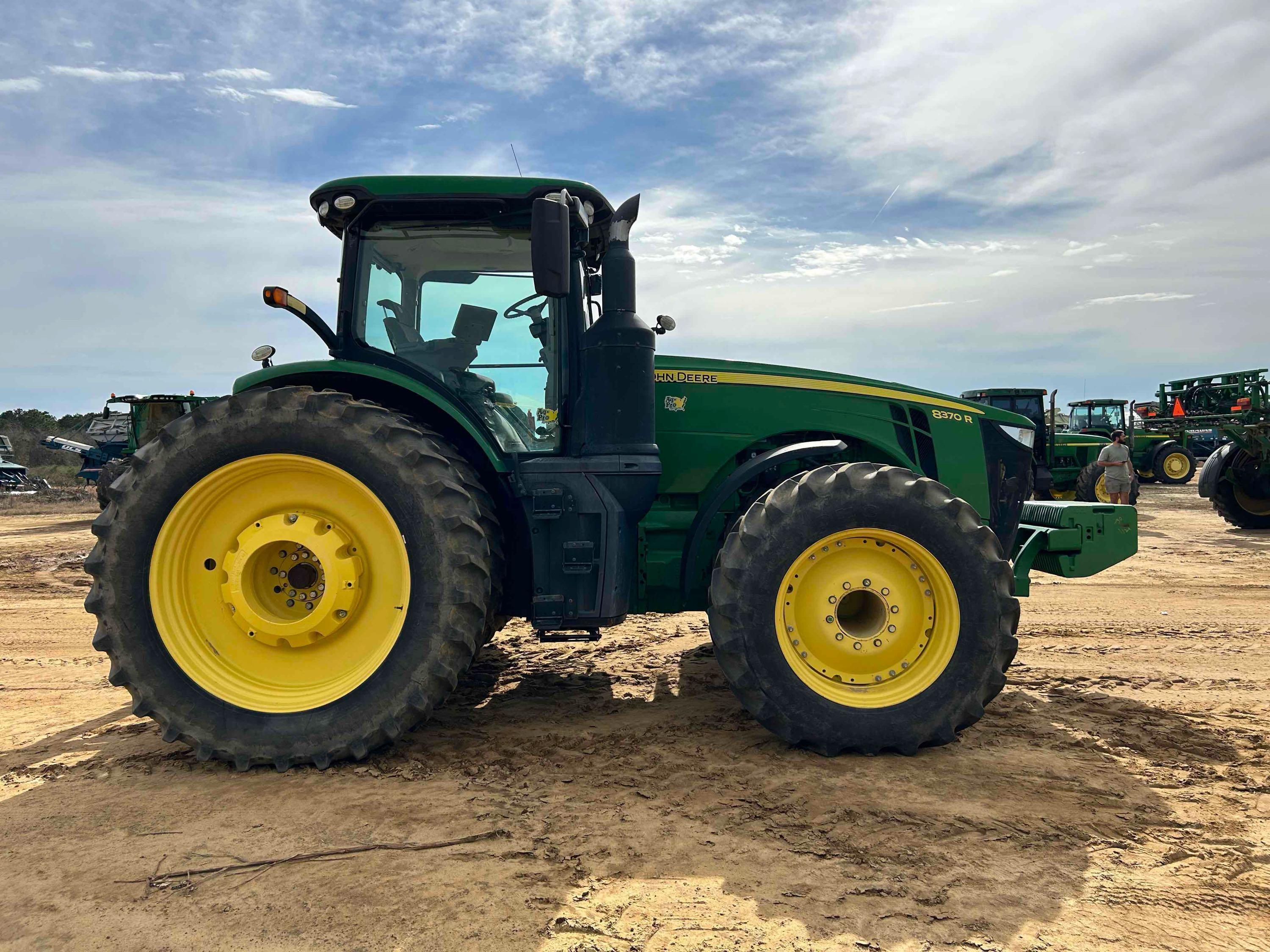 2017 John Deere 8370R