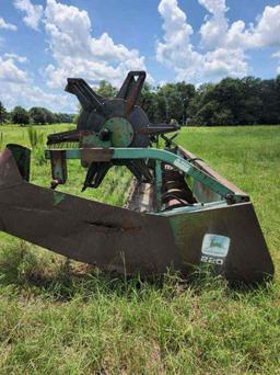 1980 John Deere 220 flexible platform