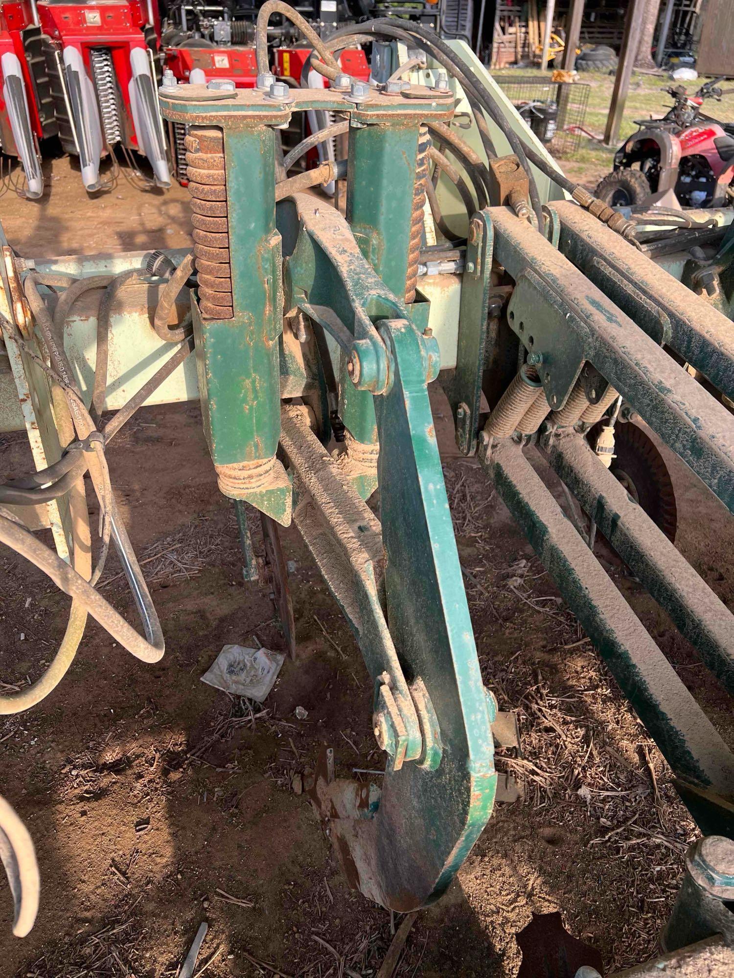 2007 KMC 6700 Strip Till With John Deere 1700 Planters