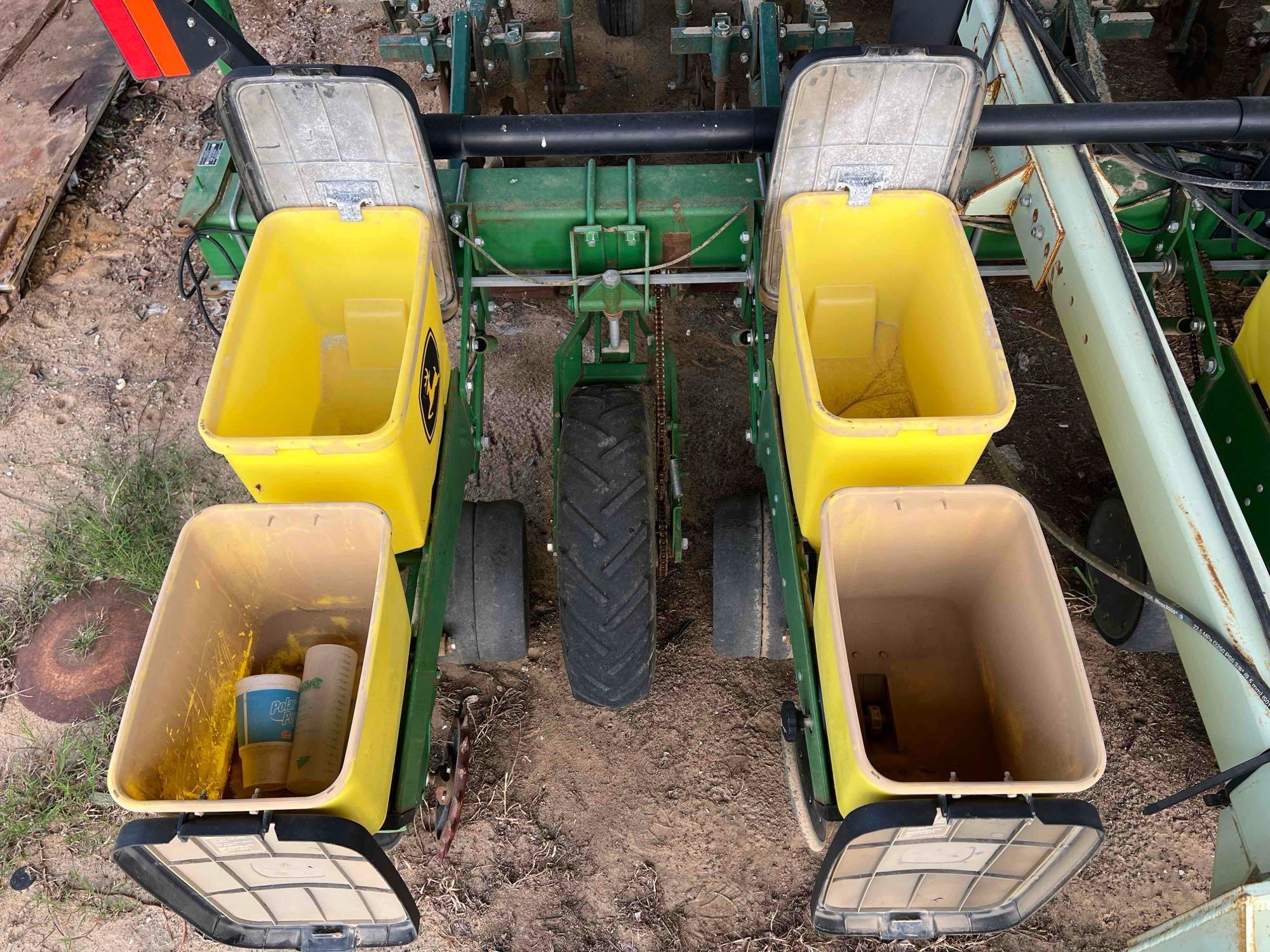 2007 KMC 6700 Strip Till With John Deere 1700 Planters