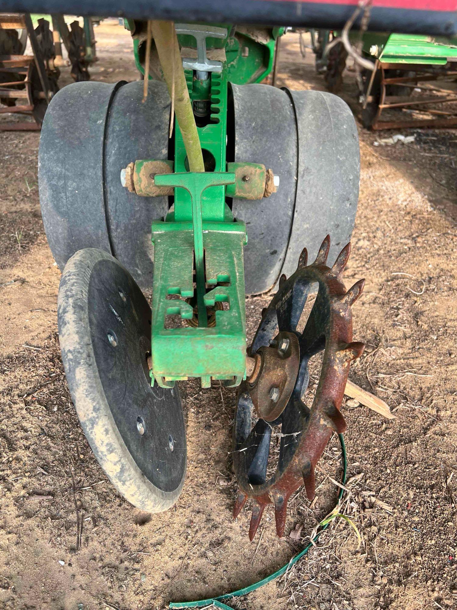 2007 KMC 6700 Strip Till With John Deere 1700 Planters