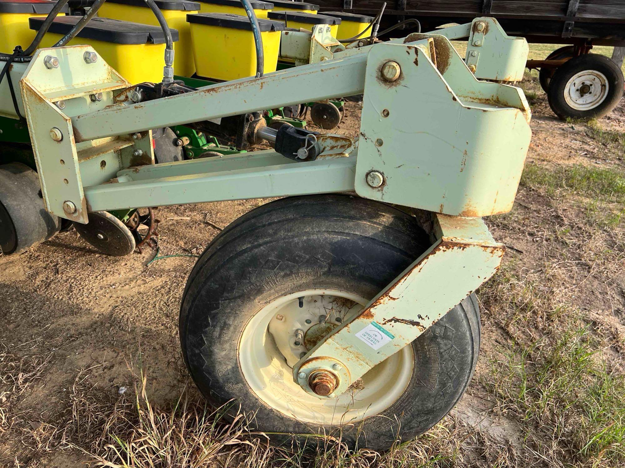 2007 KMC 6700 Strip Till With John Deere 1700 Planters